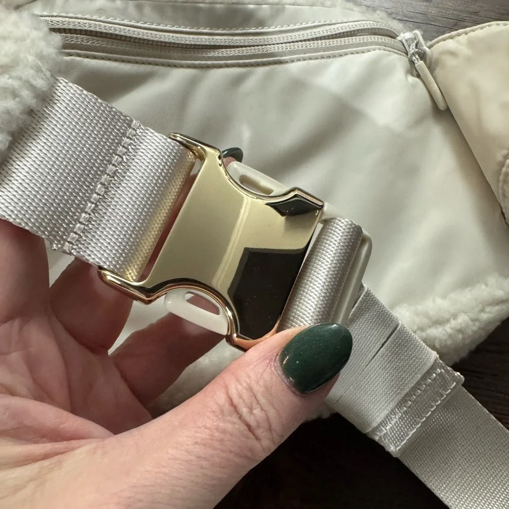 lululemon athletica Cream Crossbody Belt Bag - Picture 4 of 16